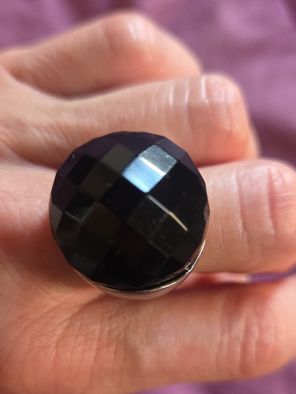 Avon Black Faceted Sparkly Disco Ball Silvertone Adjustable Ring 8-10